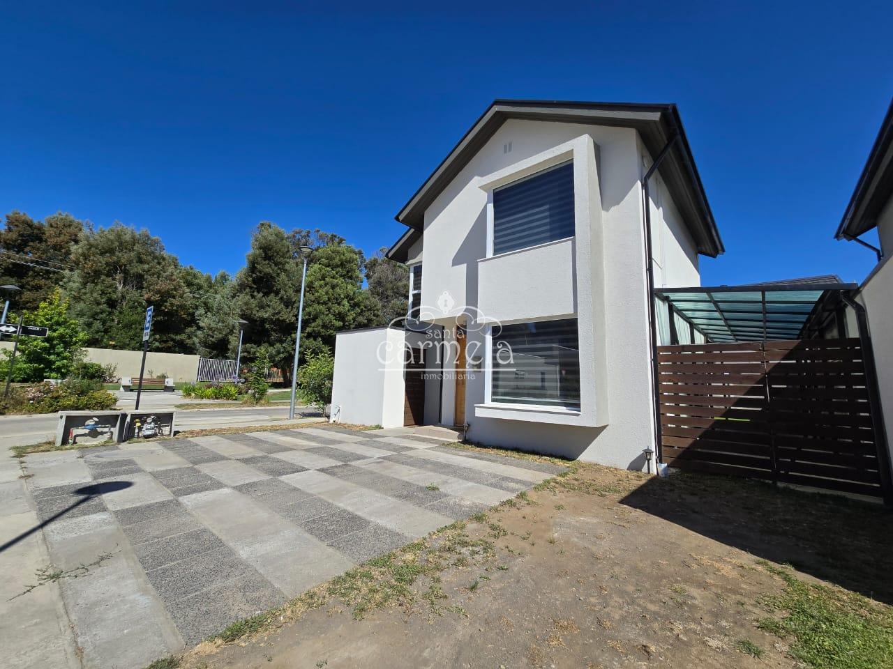 SE ARRIENDA CASA EN CONDOMINIO PARQUE AVELLANO 
